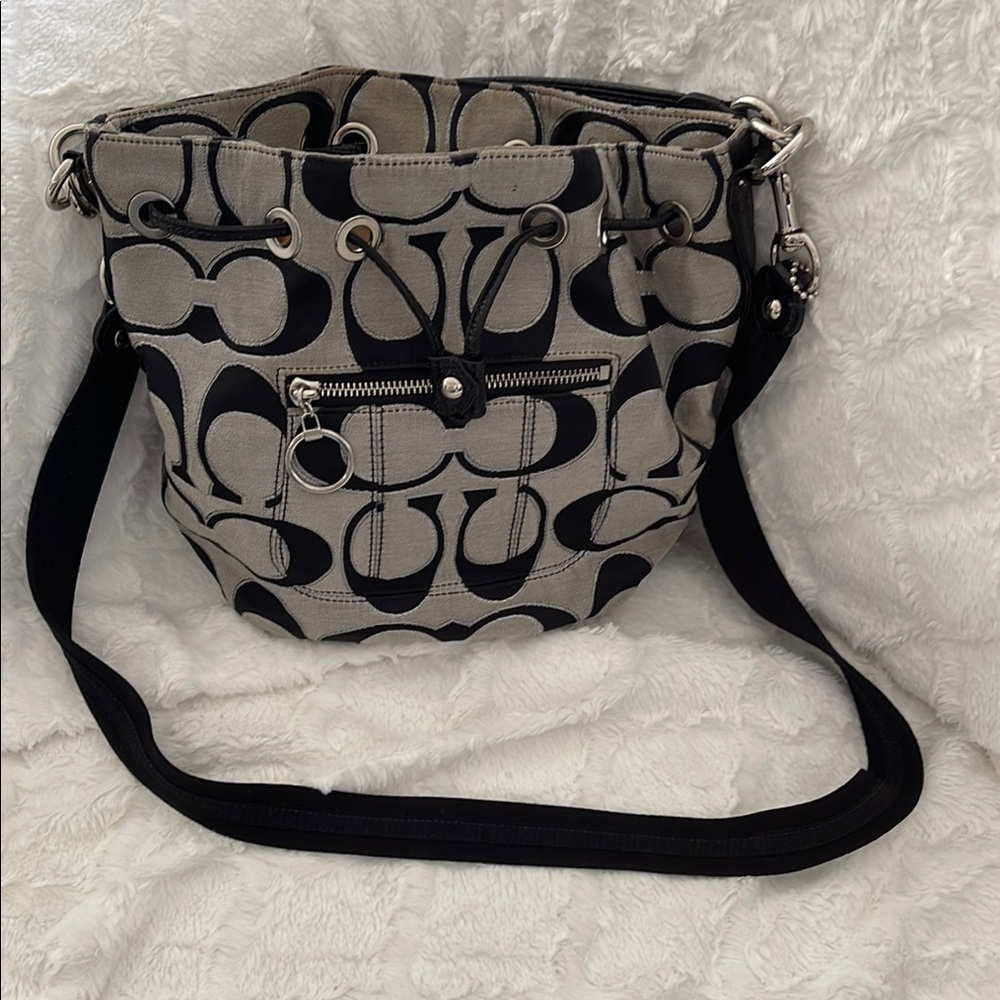 Coach Poppy Drawstring Crossbody bucket LUREX Shimmer Bag in Black & Silver EUC